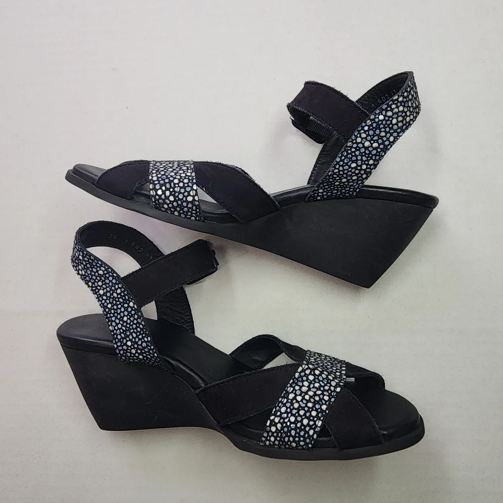 Arche Stylish‎ Black and White Wedge Sandals